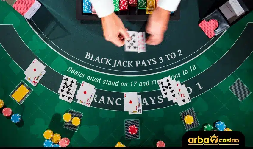 فوائد لعب البلاك جاك على الإنترنت